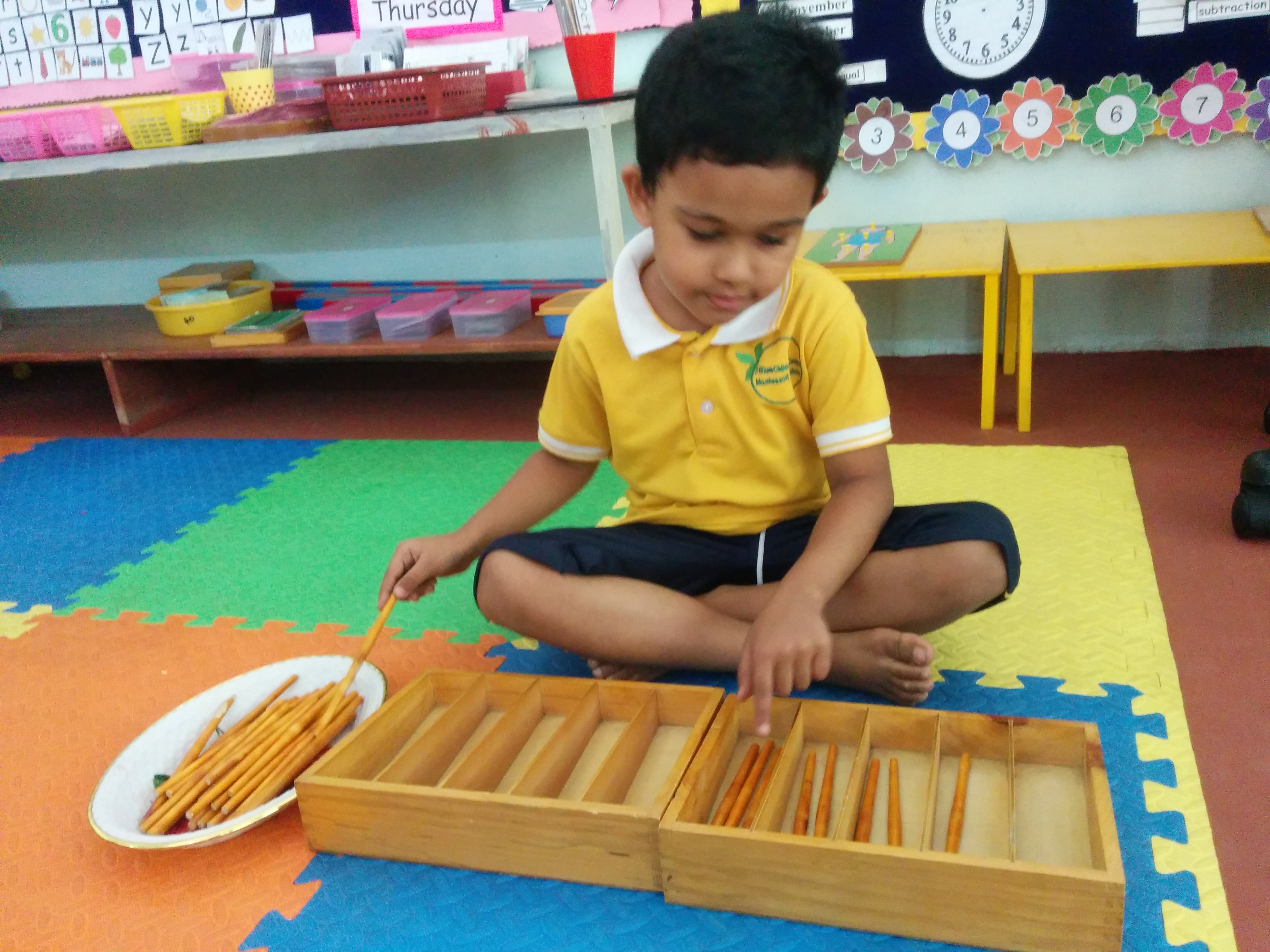 Kid learning through Montessori Method